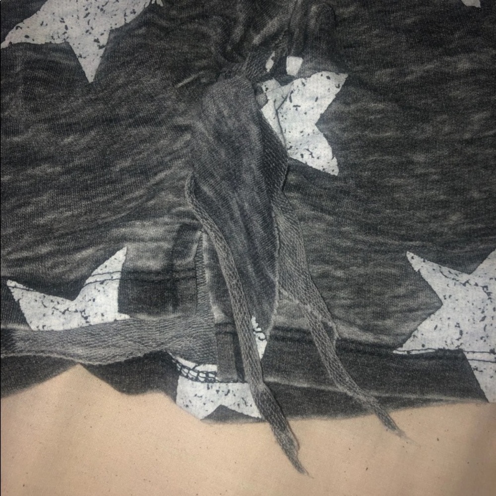 star shirt kids large can fit a women’s xs